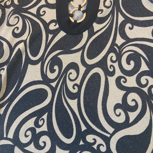 August Silk Shimmering Black and Cream V-Neck Sweater - Picture 4 of 5